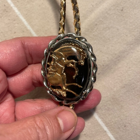 Vintage rearing horse goldtone lariat neckwear necklace for western wear - Picture 3 of 6